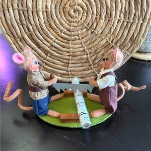 Anna Lee, 8 in Colonial Crosscut Mice, 2 Brown MIce cutting log